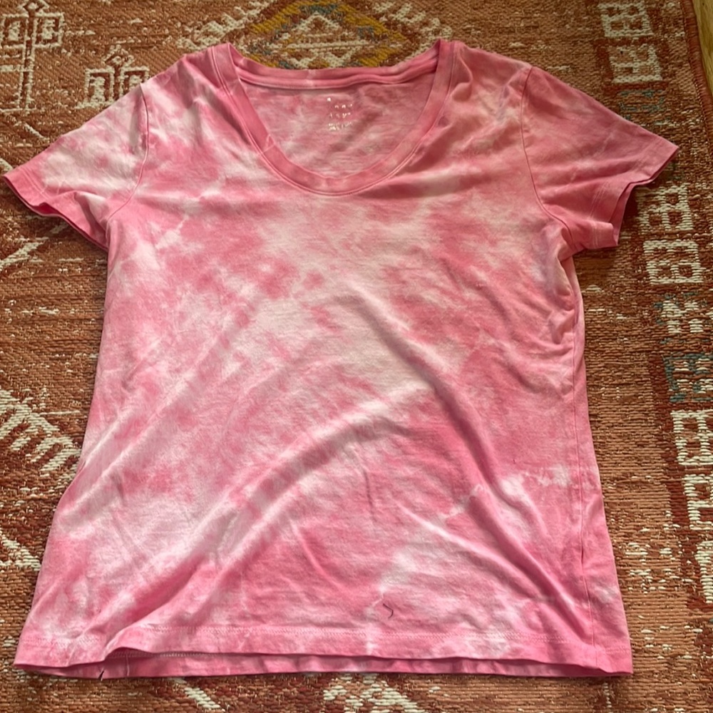 Lorelai Gilmore pink tie dye shirt